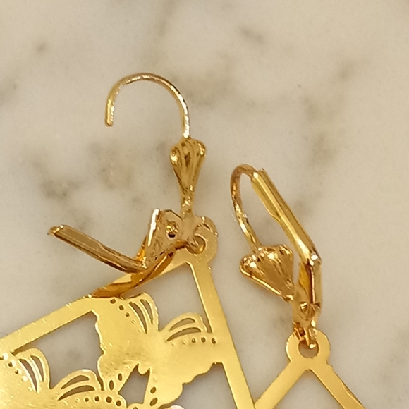 Butterfly  Earrings  Gold Layered Three Tones NWOT(ORO LAMINADO) - Picture 3 of 9